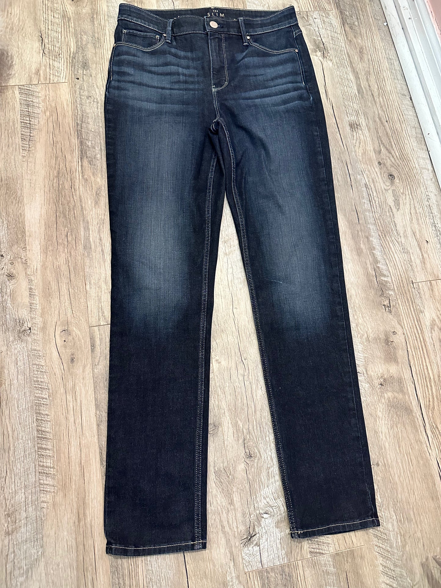 WHITE HOUSE BLACK MARKET Blue Denim Jeans. Straight Leg Size 4 EUC