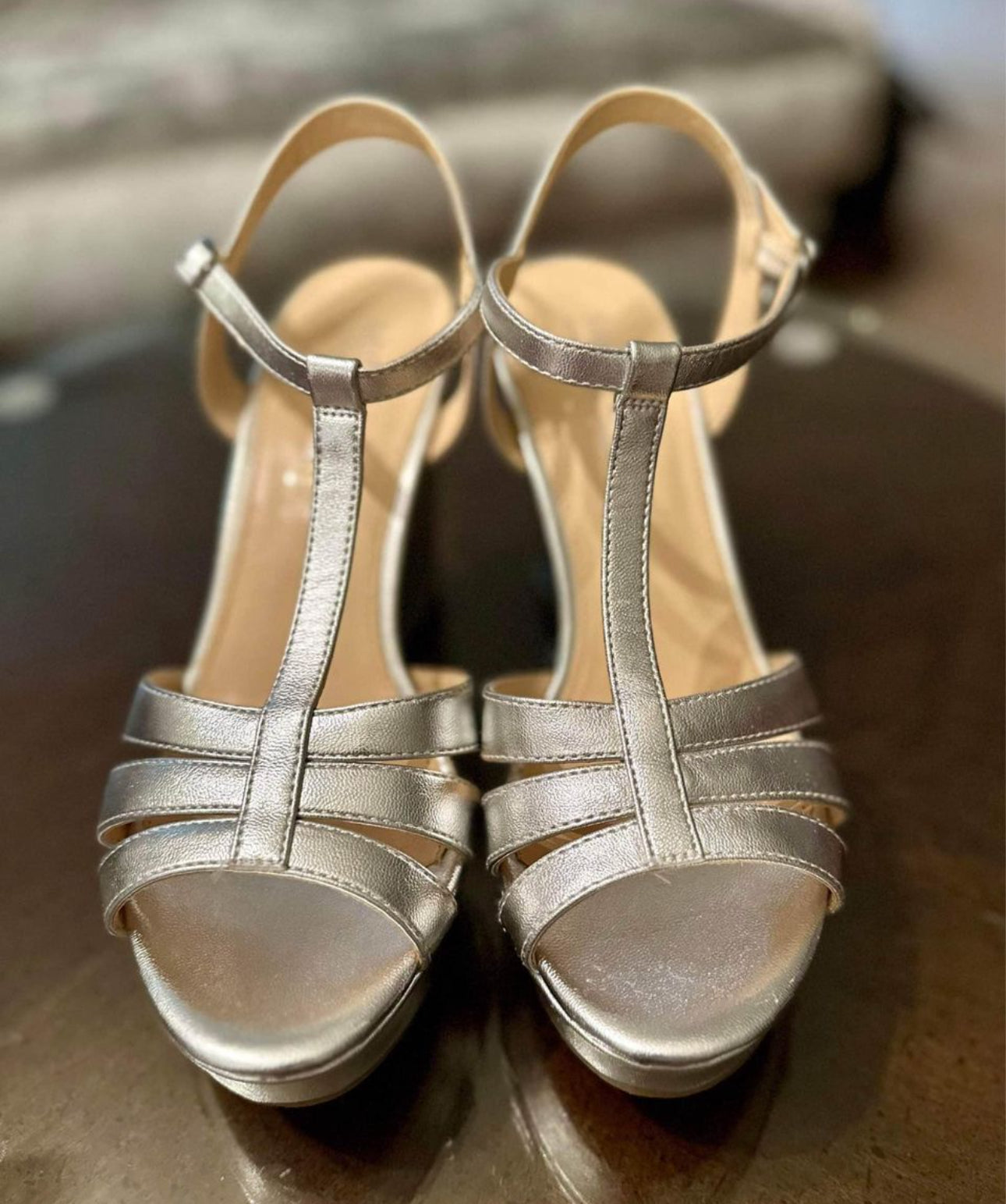 Michael Shannon Metallic Silver Platform Wedge Sandals. T Strap.  size 9.  Like New!