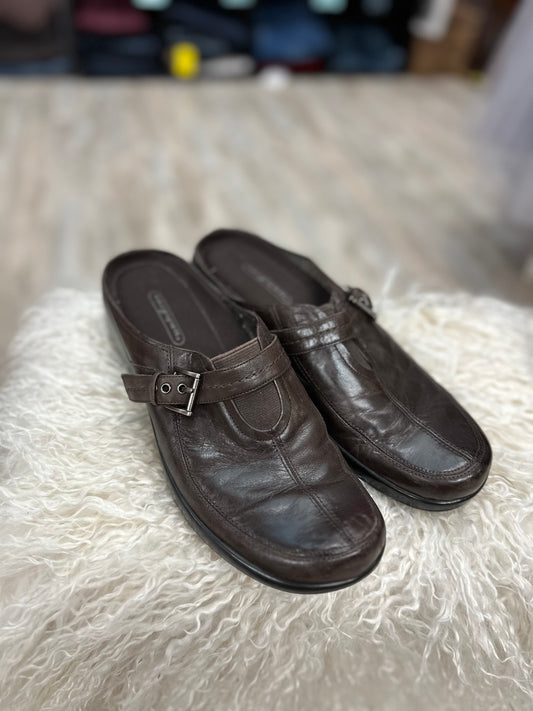 Easy Spirit Brown Slip-Ons in 8.5