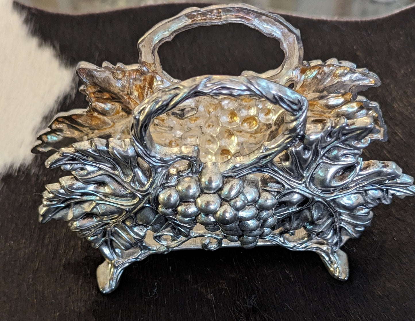 1994 Godinger Silver Plate Napkin Holder in Grapes & Grape Leaves Motif 7x5.25"