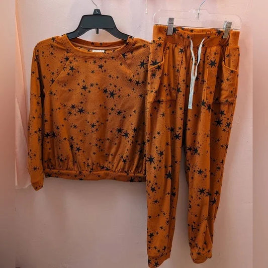 Cat & Jack 2 Piece fuzzy Jogger Set, Cinnamon Navy Stars. like new. Kids 10/12